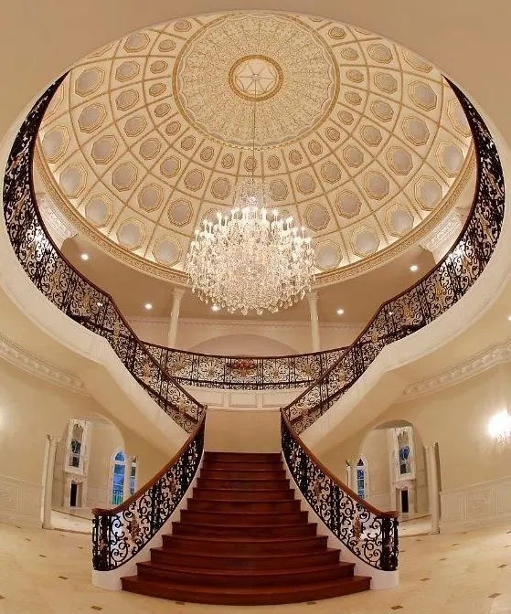 نرده چوب گردو برای پلکان منحنی با طراحی منحصربفرد و کیفیت برتر