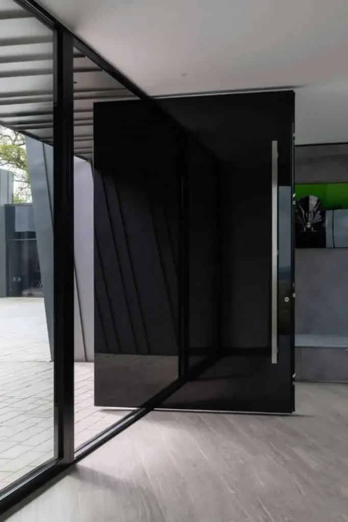 درب فلزی با لولا پیوت و پاشنه گرد مدرن