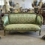 مبل فرانسوی کلاسیک، منبت‌کاری ظریف و پارچه مخمل