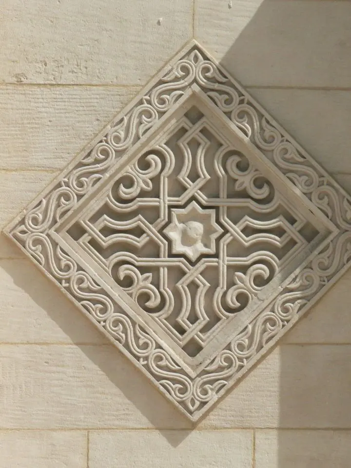 ساخت قطعات CNC گره چینی