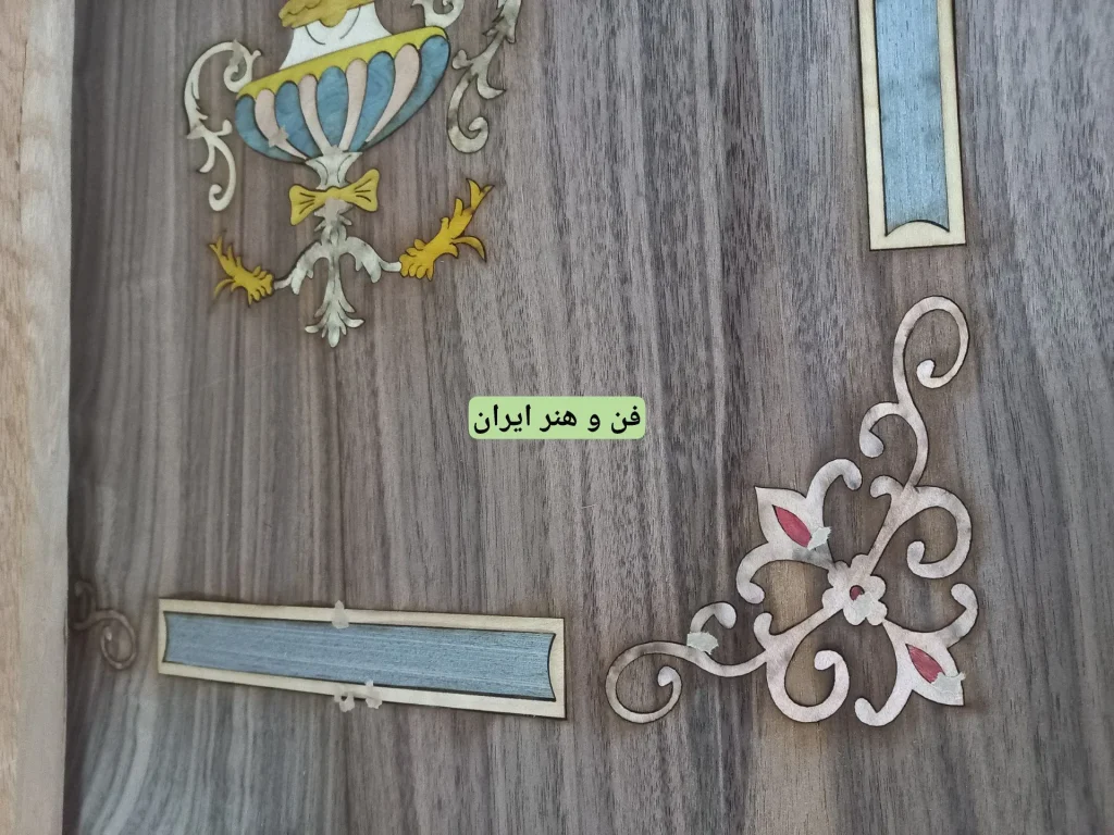 اجرای معرق روی زمینه گردو آمریکایی، روکش افرا ،روکش قرمز