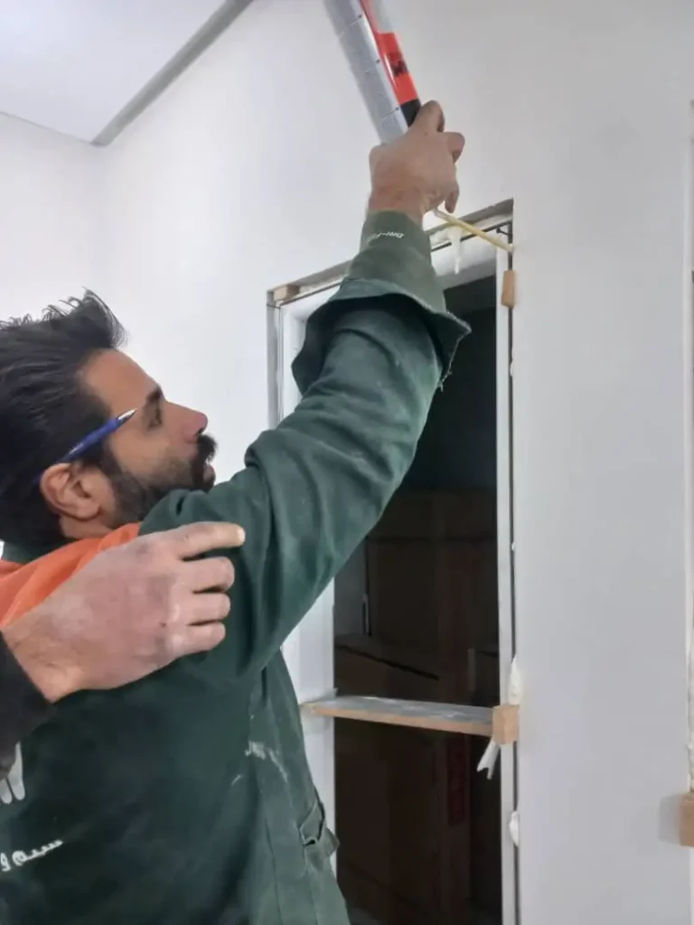 نصب چهارچوب درب با ریسمانکشی و فوم