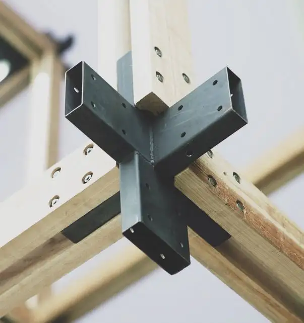 طراحی اتصالات و لایه‌های ایزولاسیون کلبه‌های مثلثی