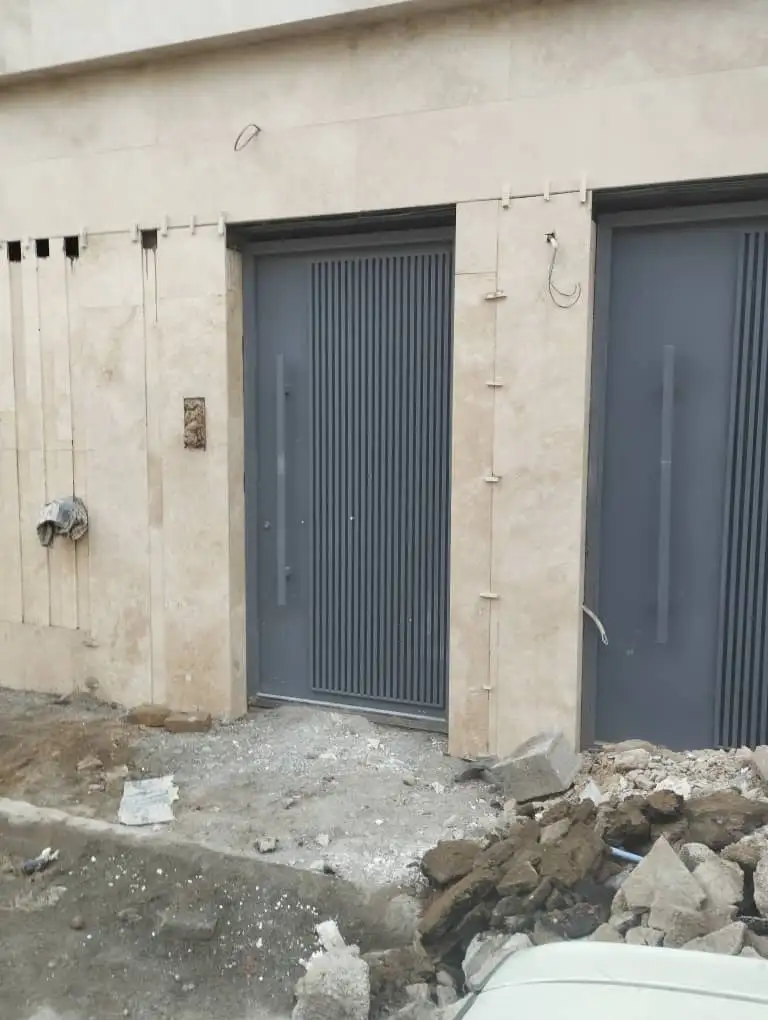 درب‌های پیوت (لولا پاشنه‌ای) لوکس