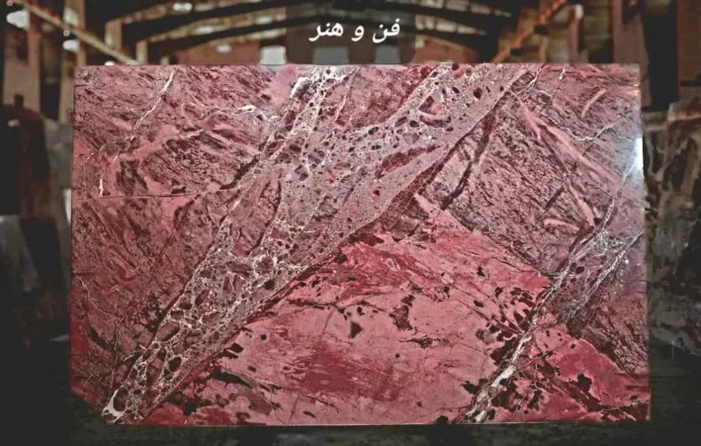 اسلب سنگ قرمز گرانبها با طرح طبیعی و متفاوت، مناسب کف پله، صفحه کابینت و لابی