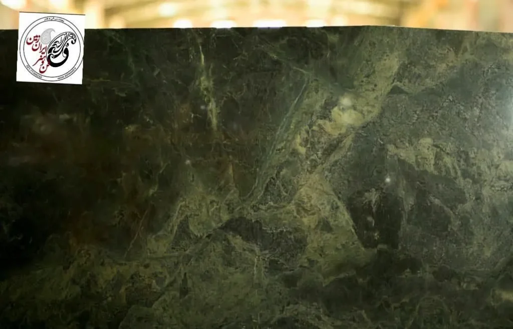 اسلب سنگ سبز گرانبها با بافت طبیعی