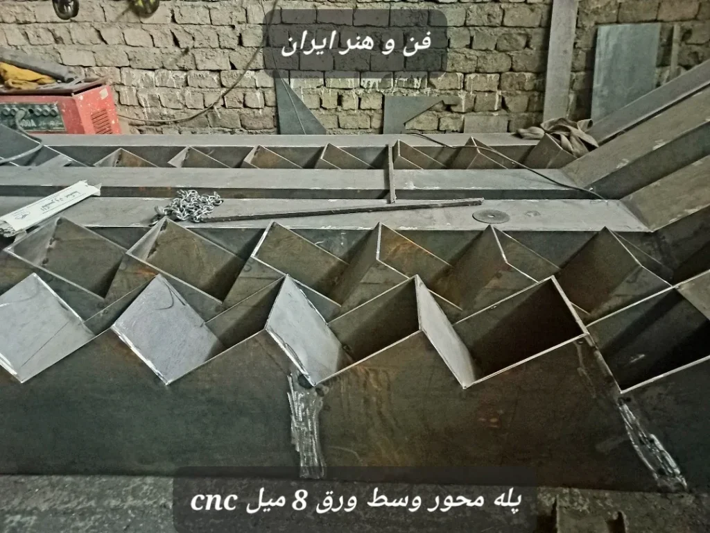 سازنده پله محور وسط غرب و شرق تهران