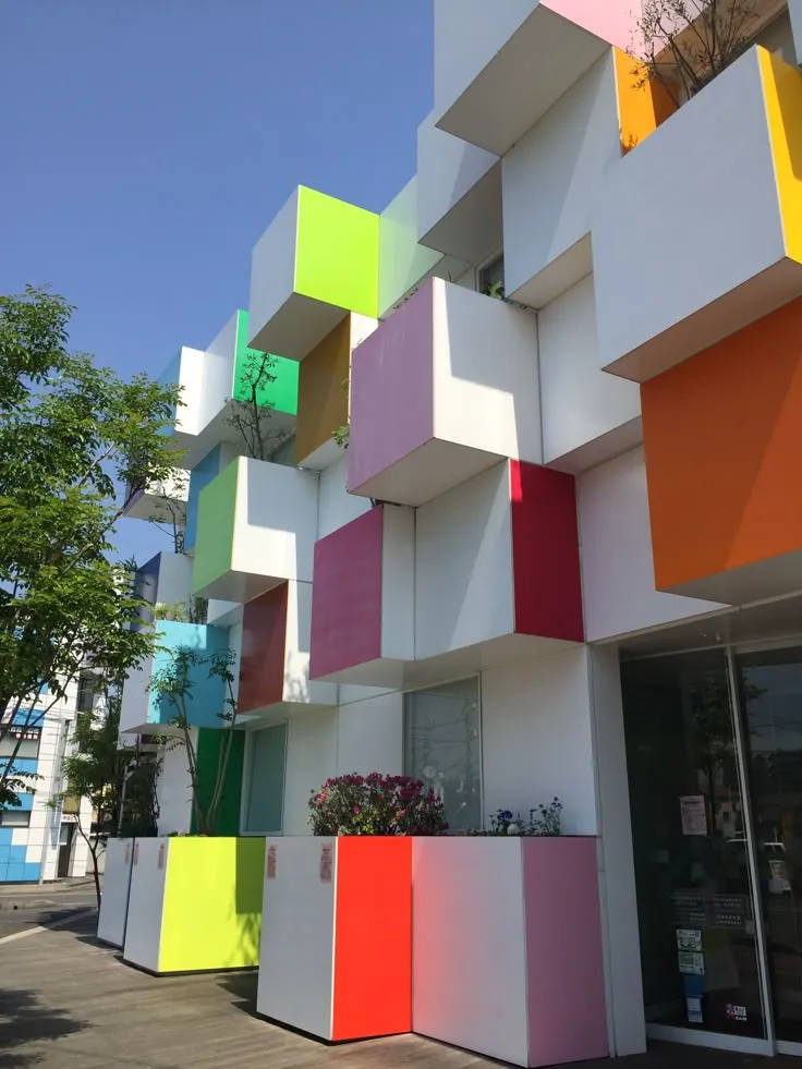 طراحی و ساخت احجام سه بعدی در دیزاین نمای مهد کودک و دبستان