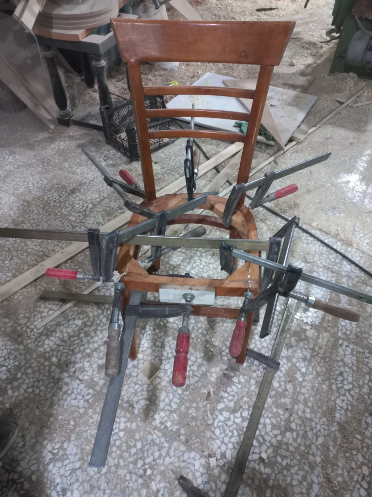 تعمیر صندلی چوبی ، تعمیر تخصصی با اتصالات دوبل چوبی